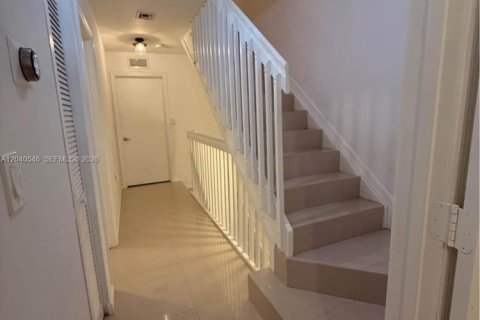 Townhouse in North Miami Beach, Florida 3 bedrooms, 109.81 sq.m. № 2087277 - photo 26