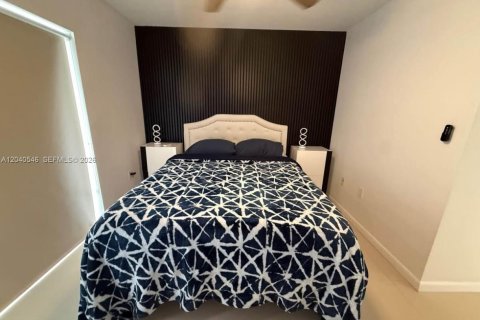 Townhouse in North Miami Beach, Florida 3 bedrooms, 109.81 sq.m. № 2087277 - photo 12