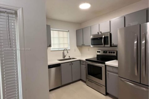 Townhouse in North Miami Beach, Florida 3 bedrooms, 109.81 sq.m. № 2087277 - photo 3