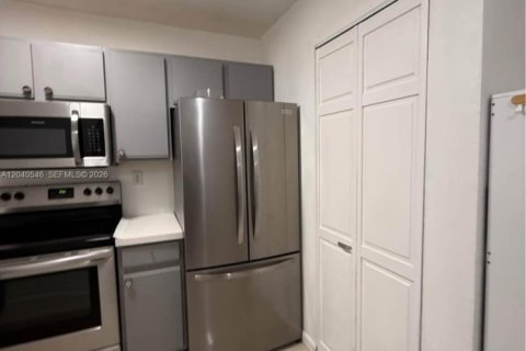 Townhouse in North Miami Beach, Florida 3 bedrooms, 109.81 sq.m. № 2087277