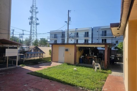 Casa en venta en Hialeah, Florida, 4 dormitorios, 268.95 m2 № 1863020 - foto 3