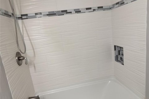 Copropriété à vendre à Gainesville, Floride: 2 chambres, 93.18 m2 № 1914121 - photo 25