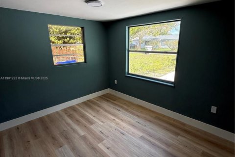 House in Vero Beach, Florida 4 bedrooms, 86.96 sq.m. № 2016372 - photo 7