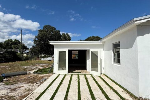 House in Vero Beach, Florida 4 bedrooms, 86.96 sq.m. № 2016372 - photo 23