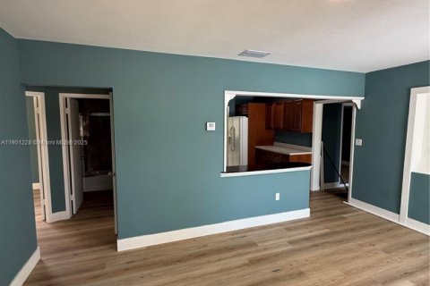 House in Vero Beach, Florida 4 bedrooms, 86.96 sq.m. № 2016372 - photo 26