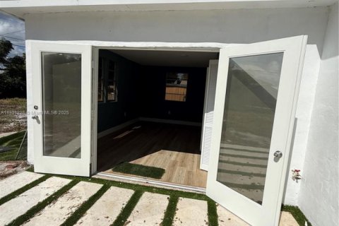 House in Vero Beach, Florida 4 bedrooms, 86.96 sq.m. № 2016372 - photo 19