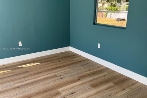 House in Vero Beach, Florida 4 bedrooms, 86.96 sq.m. № 2016372 - photo 21