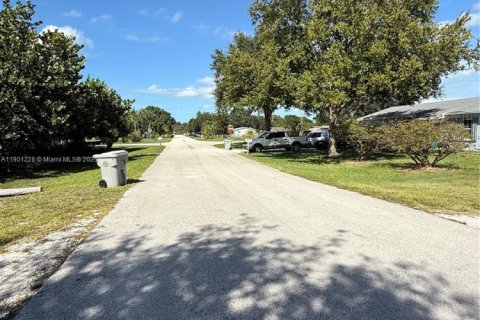 House in Vero Beach, Florida 4 bedrooms, 86.96 sq.m. № 2016372 - photo 15