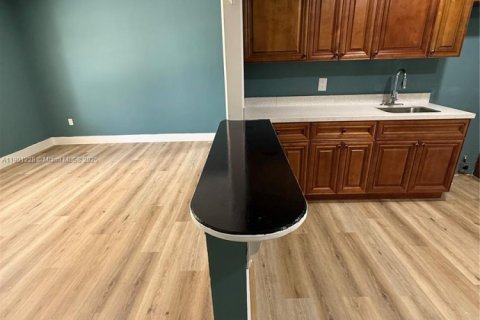 House in Vero Beach, Florida 4 bedrooms, 86.96 sq.m. № 2016372 - photo 13