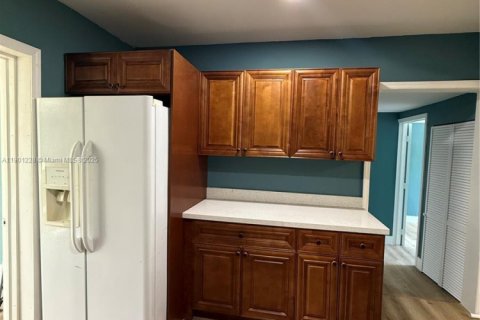 House in Vero Beach, Florida 4 bedrooms, 86.96 sq.m. № 2016372 - photo 11