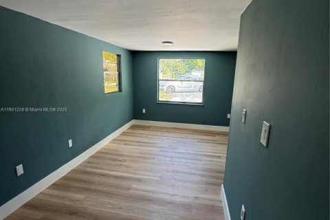 House in Vero Beach, Florida 4 bedrooms, 86.96 sq.m. № 2016372 - photo 9