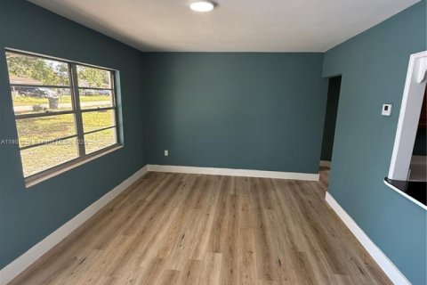 House in Vero Beach, Florida 4 bedrooms, 86.96 sq.m. № 2016372 - photo 27