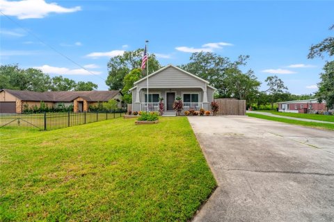 House in Tampa, Florida 4 bedrooms, 142.14 sq.m. № 1899715 - photo 2