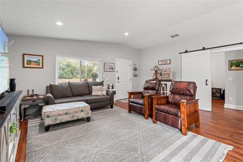 House in Tampa, Florida 4 bedrooms, 142.14 sq.m. № 1899715 - photo 9