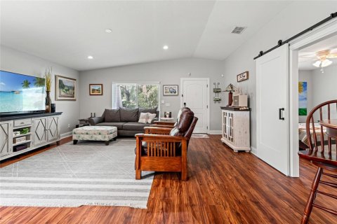 House in Tampa, Florida 4 bedrooms, 142.14 sq.m. № 1899715 - photo 7