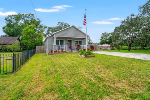 House in Tampa, Florida 4 bedrooms, 142.14 sq.m. № 1899715 - photo 3