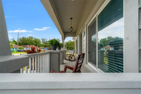 House in Tampa, Florida 4 bedrooms, 142.14 sq.m. № 1899715 - photo 6