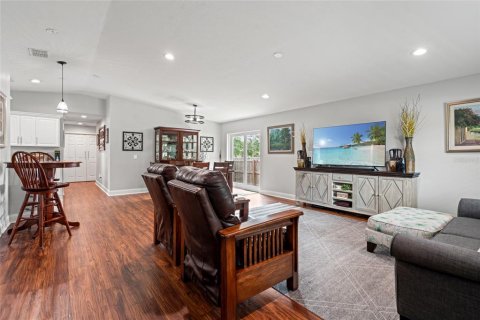 House in Tampa, Florida 4 bedrooms, 142.14 sq.m. № 1899715 - photo 8