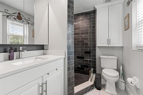 House in Tampa, Florida 4 bedrooms, 142.14 sq.m. № 1899715 - photo 21