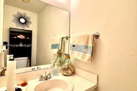 Townhouse in Pembroke Pines, Florida 2 bedrooms, 112.78 sq.m. № 1883821 - photo 13