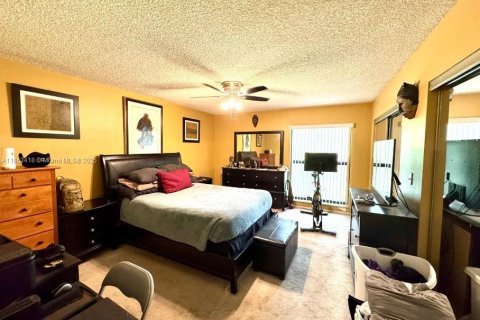 Townhouse in Pembroke Pines, Florida 2 bedrooms, 112.78 sq.m. № 1883821 - photo 20