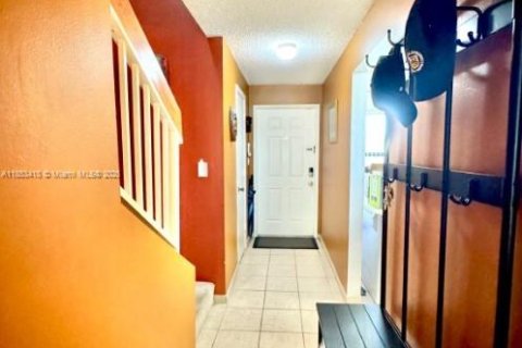 Townhouse in Pembroke Pines, Florida 2 bedrooms, 112.78 sq.m. № 1883821 - photo 14
