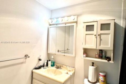 Townhouse in Pembroke Pines, Florida 2 bedrooms, 112.78 sq.m. № 1883821 - photo 21