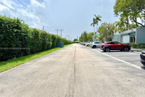 Townhouse in Pembroke Pines, Florida 2 bedrooms, 112.78 sq.m. № 1883821 - photo 19
