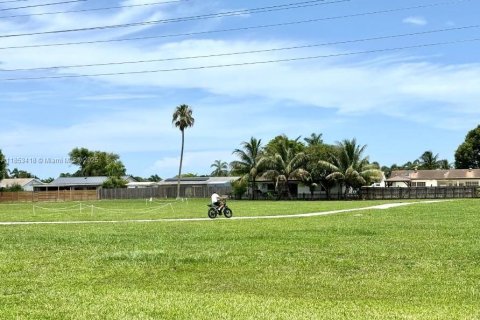 Townhouse in Pembroke Pines, Florida 2 bedrooms, 112.78 sq.m. № 1883821 - photo 25