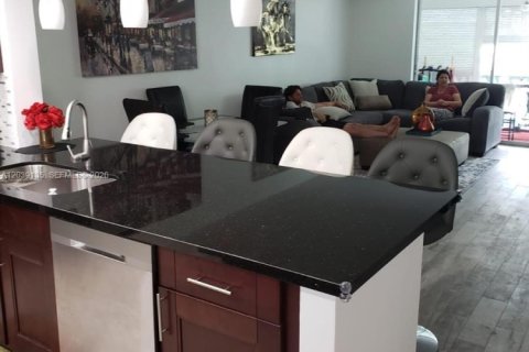 Condo in Hallandale Beach, Florida, 2 bedrooms  № 2086667 - photo 4
