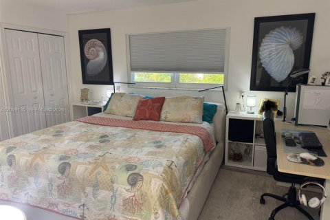 Condo in Hallandale Beach, Florida, 2 bedrooms  № 2086667 - photo 20