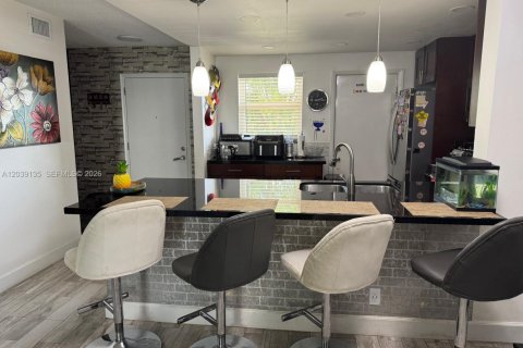 Condo in Hallandale Beach, Florida, 2 bedrooms  № 2086667