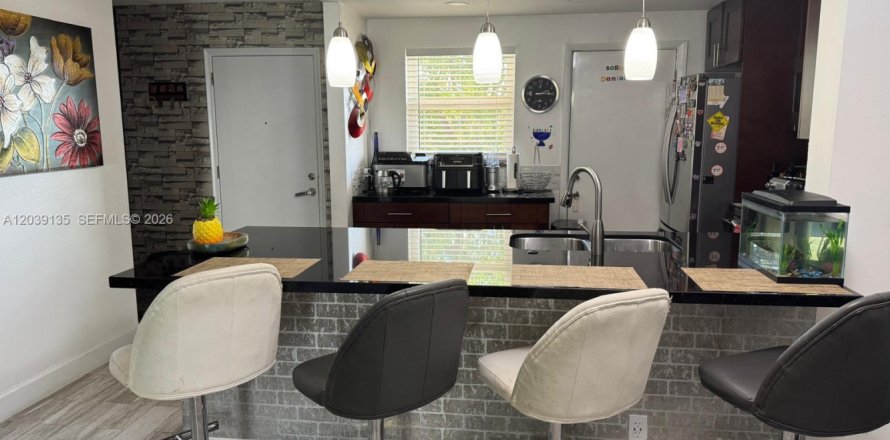 Condo in Hallandale Beach, Florida, 2 bedrooms  № 2086667