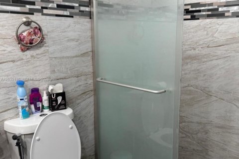Condo in Hallandale Beach, Florida, 2 bedrooms  № 2086667 - photo 26