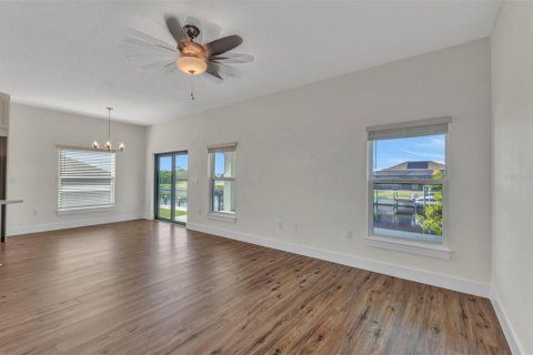 Villa ou maison à vendre à Port Charlotte, Floride: 4 chambres, 242.38 m2 № 1833627 - photo 18
