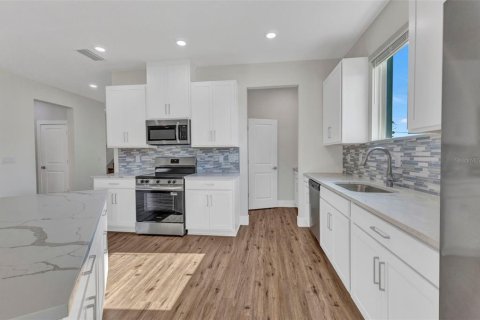 Villa ou maison à vendre à Port Charlotte, Floride: 4 chambres, 242.38 m2 № 1833627 - photo 9