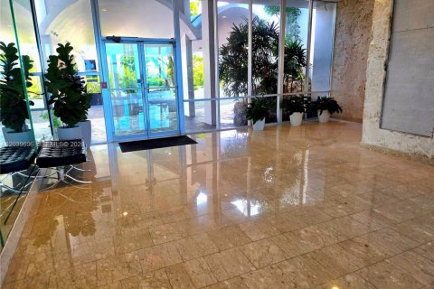Condo in North Miami, Florida, 1 bedroom  № 2086413 - photo 4
