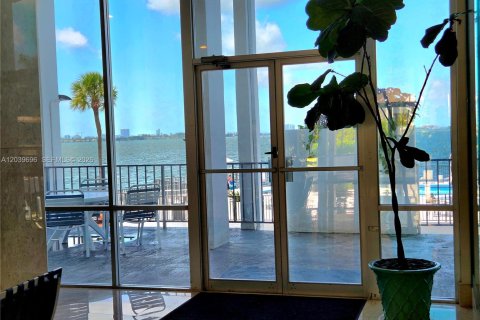 Condo in North Miami, Florida, 1 bedroom  № 2086413