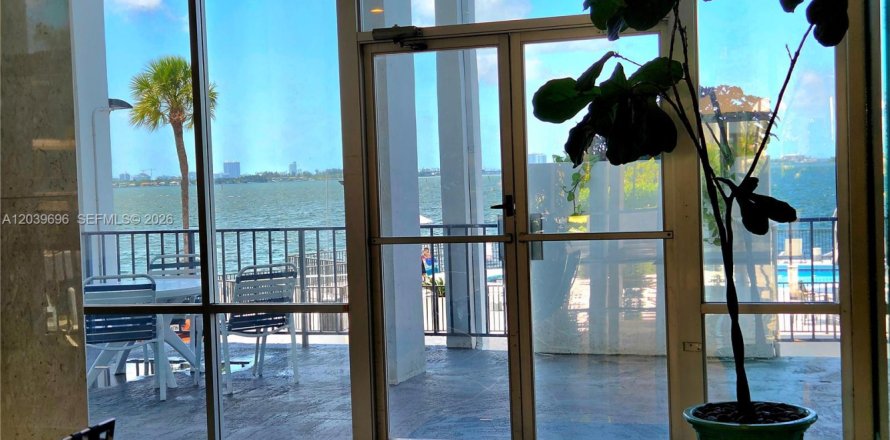 Condo in North Miami, Florida, 1 bedroom  № 2086413