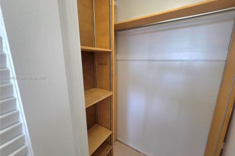 Condo in North Miami, Florida, 1 bedroom  № 2086413 - photo 18