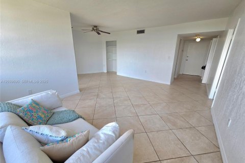 Condo in North Miami, Florida, 1 bedroom  № 2086413 - photo 13