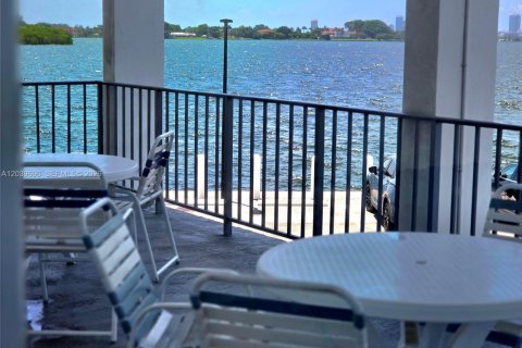 Condo in North Miami, Florida, 1 bedroom  № 2086413 - photo 5
