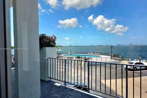Condo in North Miami, Florida, 1 bedroom  № 2086413 - photo 3