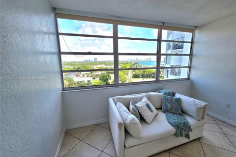 Condo in North Miami, Florida, 1 bedroom  № 2086413 - photo 12