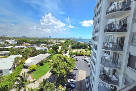 Condo in North Miami, Florida, 1 bedroom  № 2086413 - photo 26