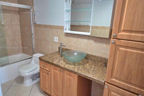 Condo in North Miami, Florida, 1 bedroom  № 2086413 - photo 17