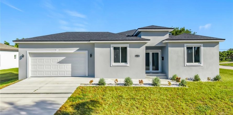 Villa ou maison à Port Charlotte, Floride 5 chambres, 229.19 m2 № 2395679
