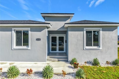 Villa ou maison à louer à Port Charlotte, Floride: 5 chambres, 229.19 m2 № 2395679 - photo 2