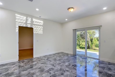 Villa ou maison à louer à Port Charlotte, Floride: 5 chambres, 229.19 m2 № 2395679 - photo 11