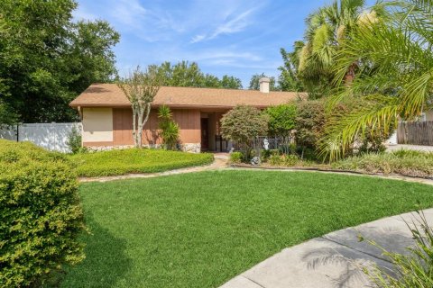 House in Orlando, Florida 5 bedrooms, 251.86 sq.m. № 1844915 - photo 1